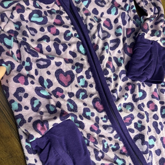 Little sleepies purple animal print sleeper 3-6 months - Picture 2 of 3